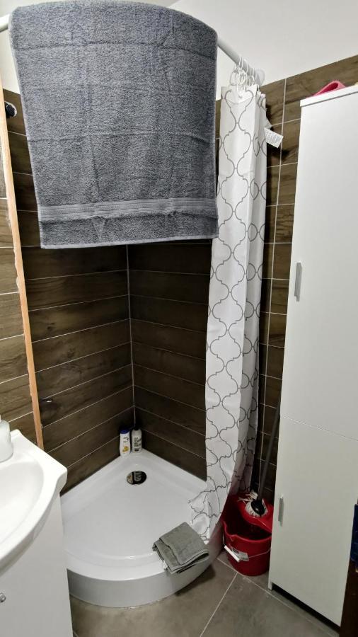 Appartamento Garsoniera 30Mp Chrysflatty1 - Free Netflix Arad Esterno foto