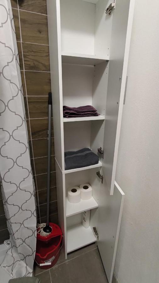 Appartamento Garsoniera 30Mp Chrysflatty1 - Free Netflix Arad Esterno foto