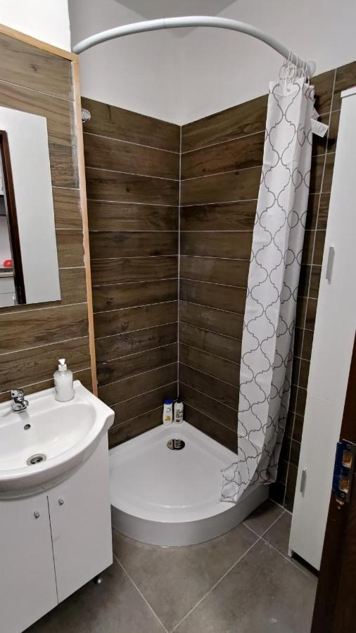 Appartamento Garsoniera 30Mp Chrysflatty1 - Free Netflix Arad Esterno foto