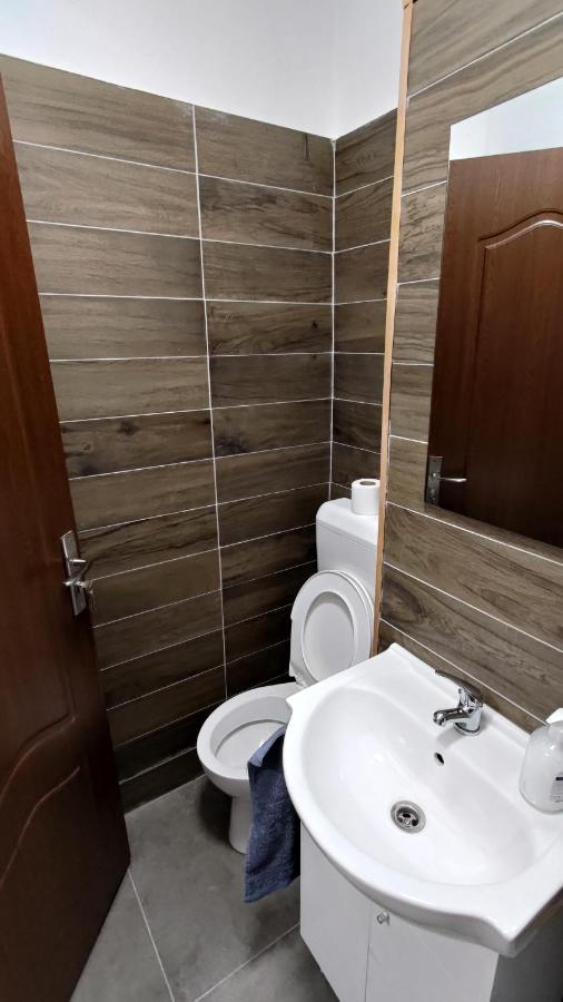 Appartamento Garsoniera 30Mp Chrysflatty1 - Free Netflix Arad Esterno foto